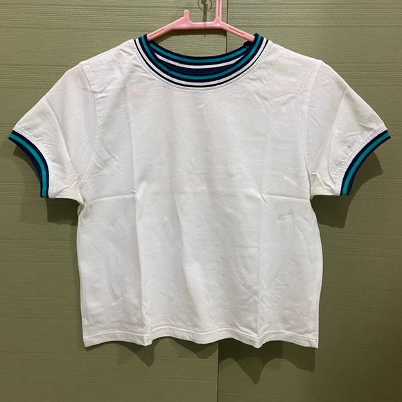 UNITED COLORS OF BENETTON
Women White Solid Cropped Round Neck T-shirt S - Picture 6 of 11